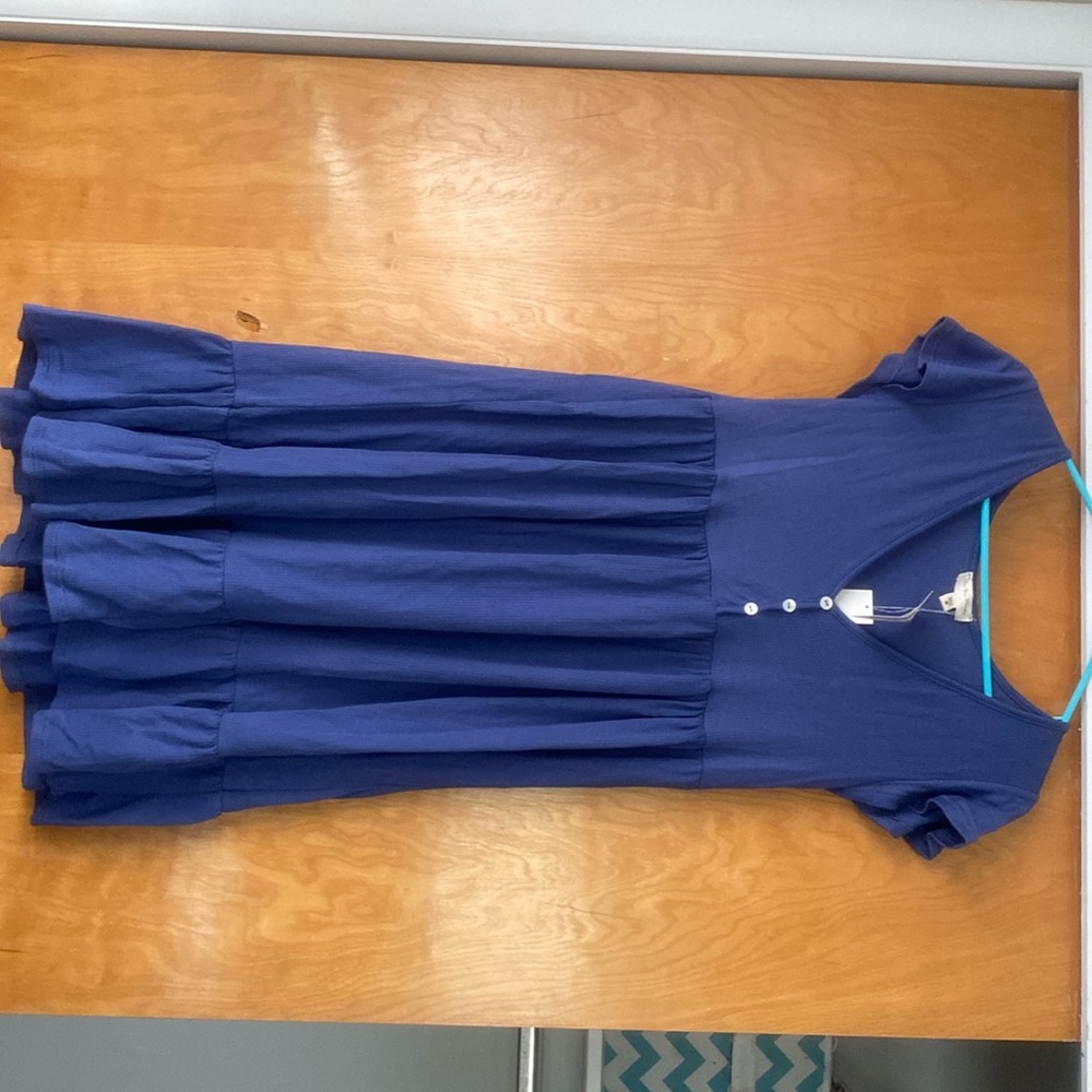 Women’s summer dress. Size Medium. Never worn. Still has tags